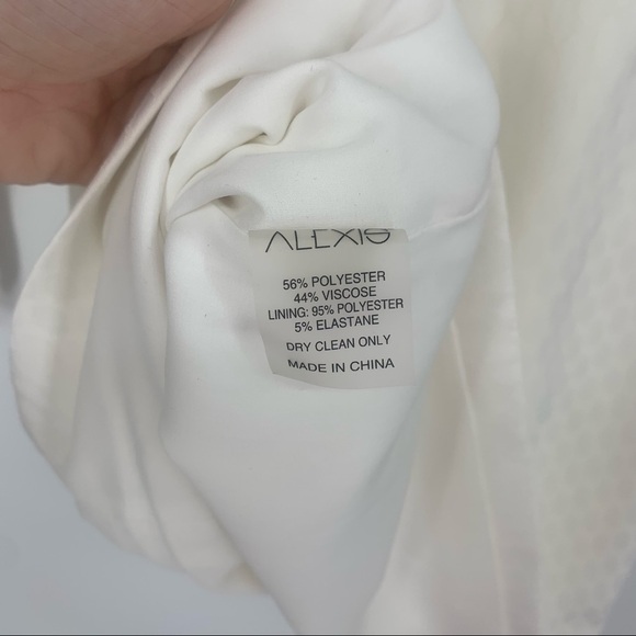 NEW Alexis Lindon Long Sleeve Dress in Geo White Print Size Small - Picture 6 of 9